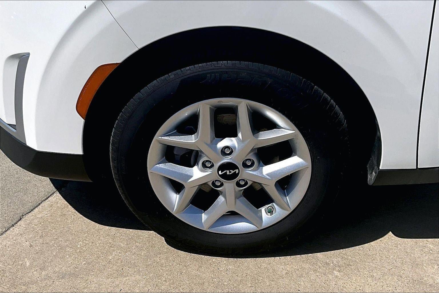 Used 2025 Kia Soul LX FWD image 34
