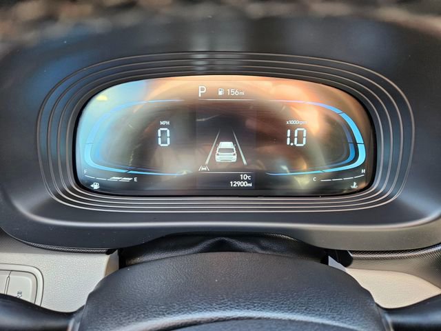 Used 2025 Hyundai Venue SEL image 24