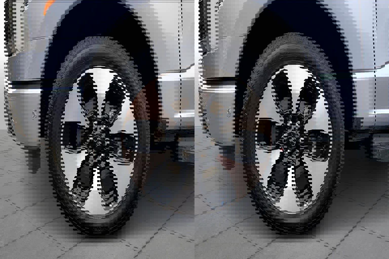 Used 2022 Ford F150 Lightning Platinum image 10