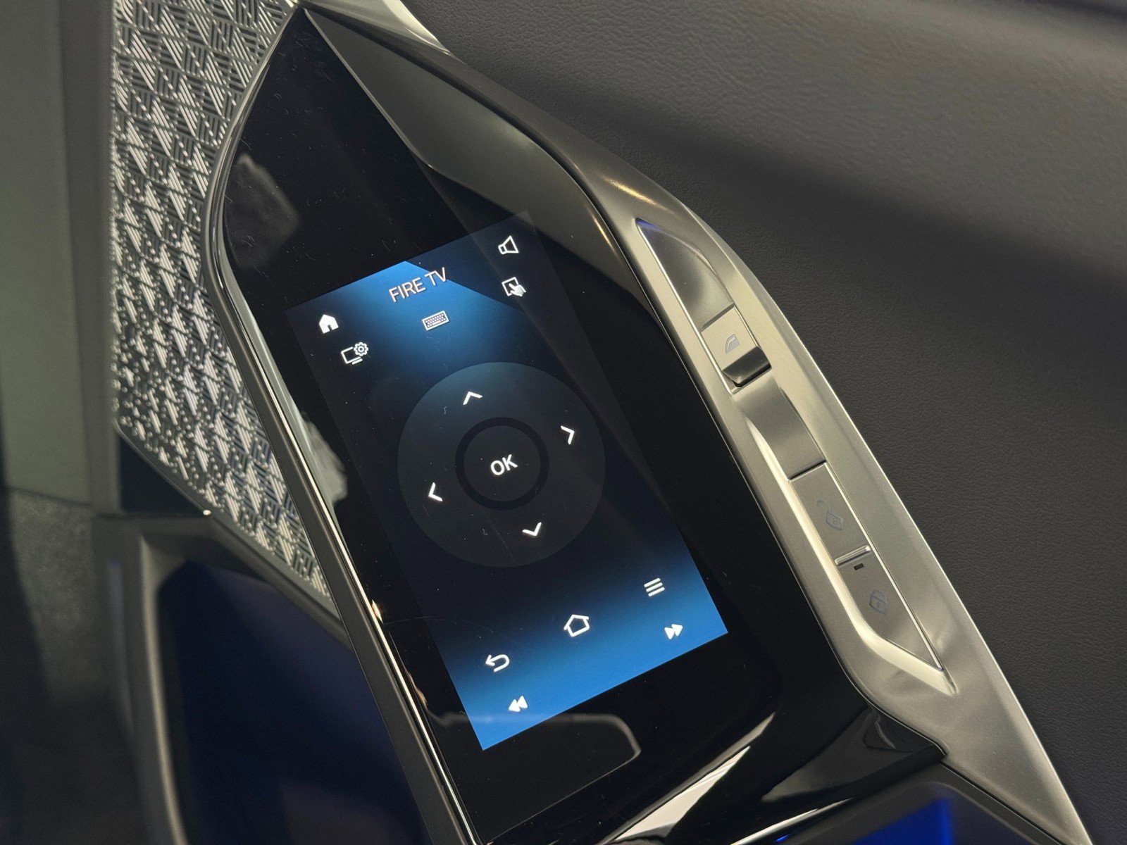 Used 2023 BMW i7 xDrive60 image 40