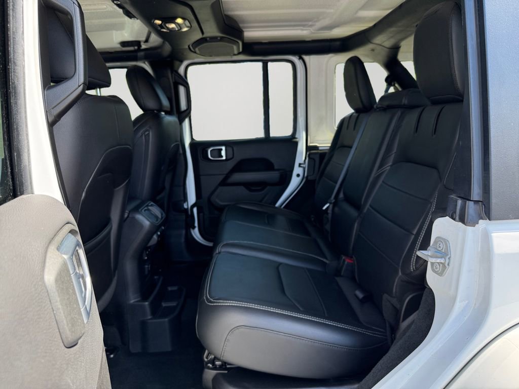 Used 2023 Jeep Wrangler Unlimited Sahara w/ Cold Weather Group AWD/4WD image 15