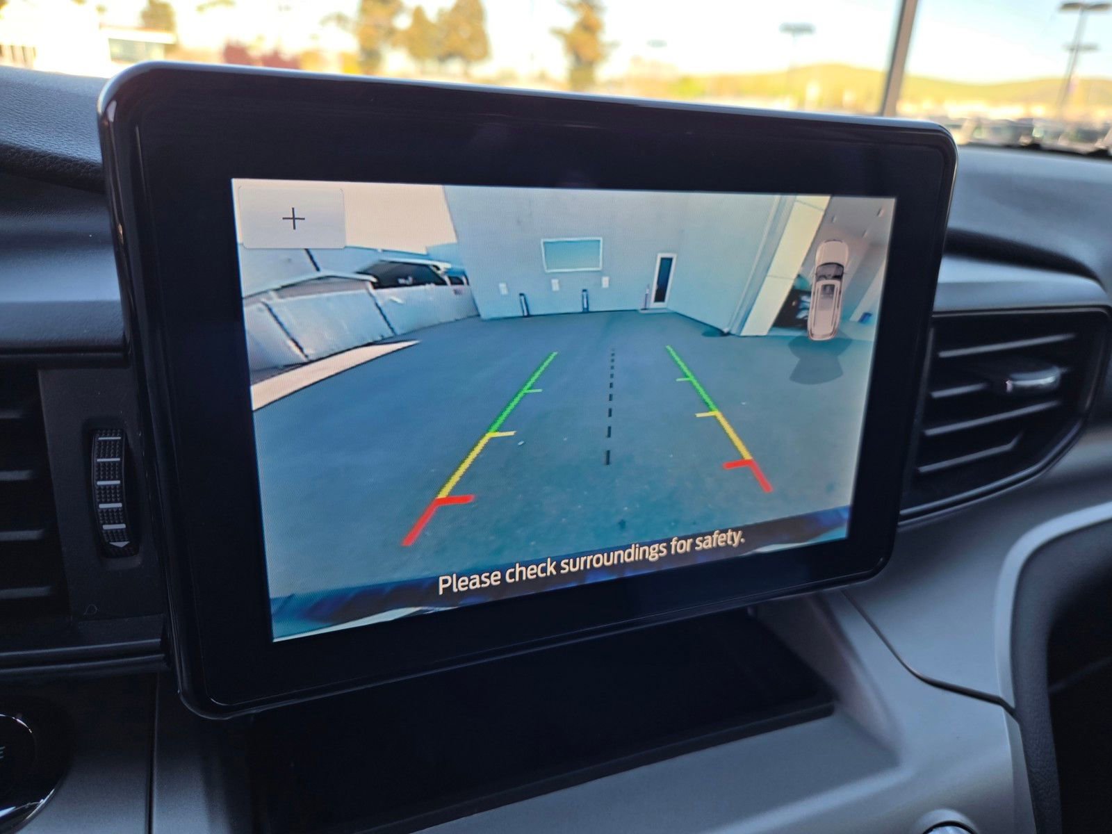 Used 2022 Ford Explorer XLT image 22