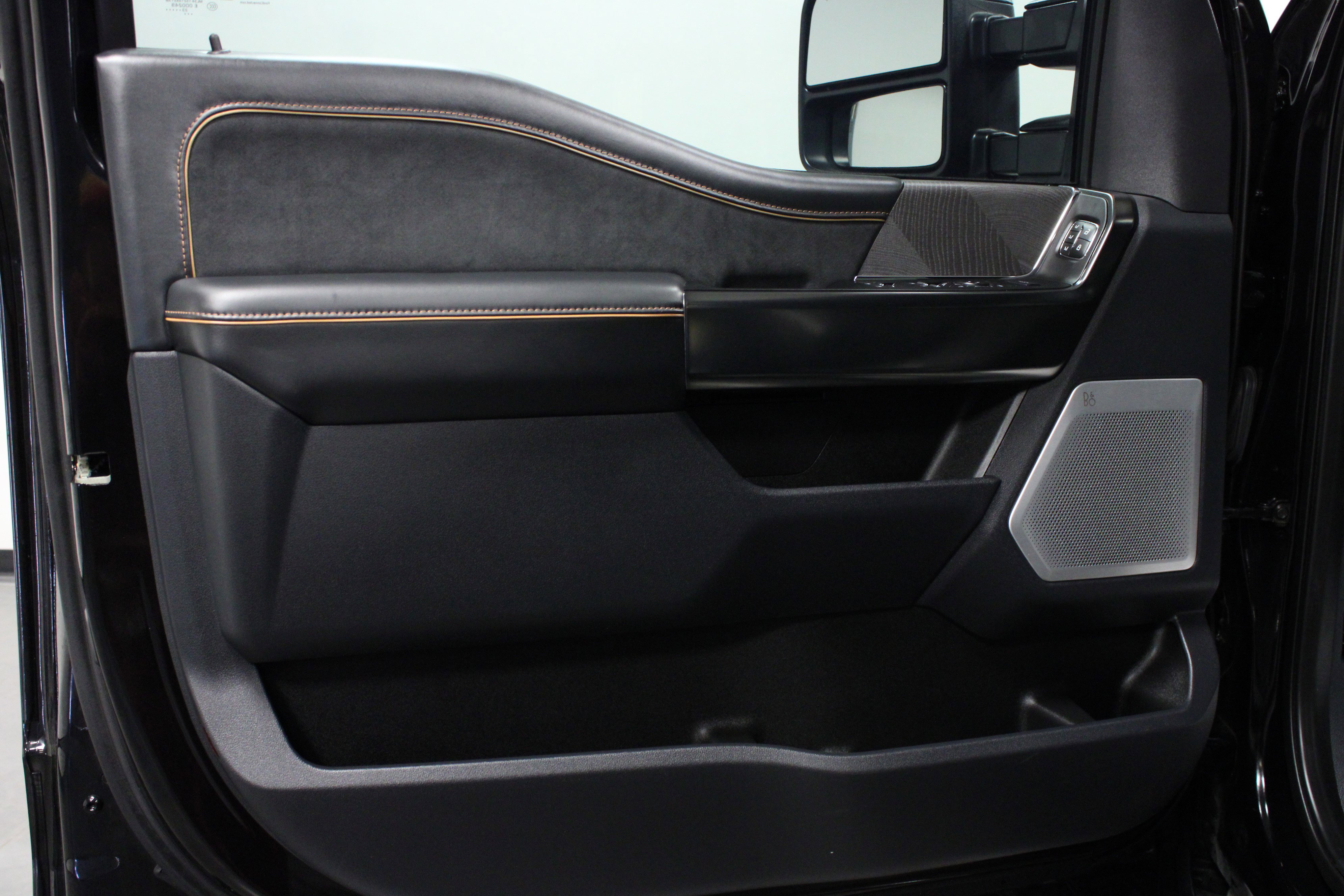 Used 2023 Ford F350 Platinum image 11