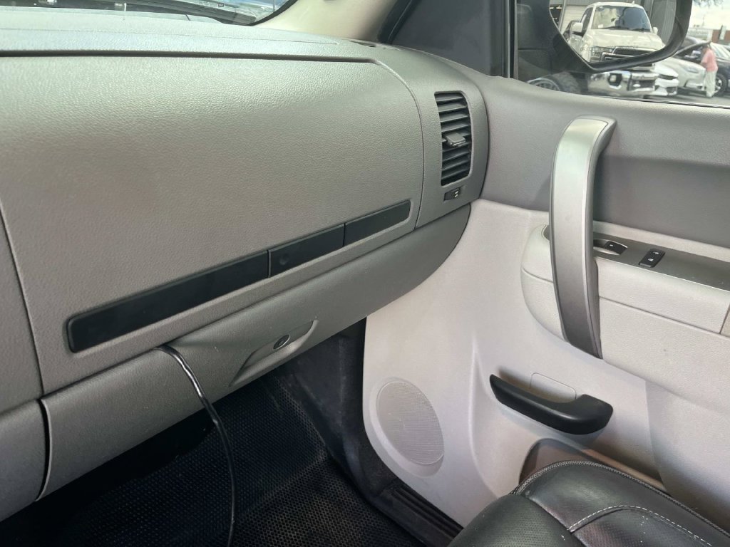 Used 2011 Chevrolet Silverado 1500 W/T w/ LS Package AWD/4WD image 15