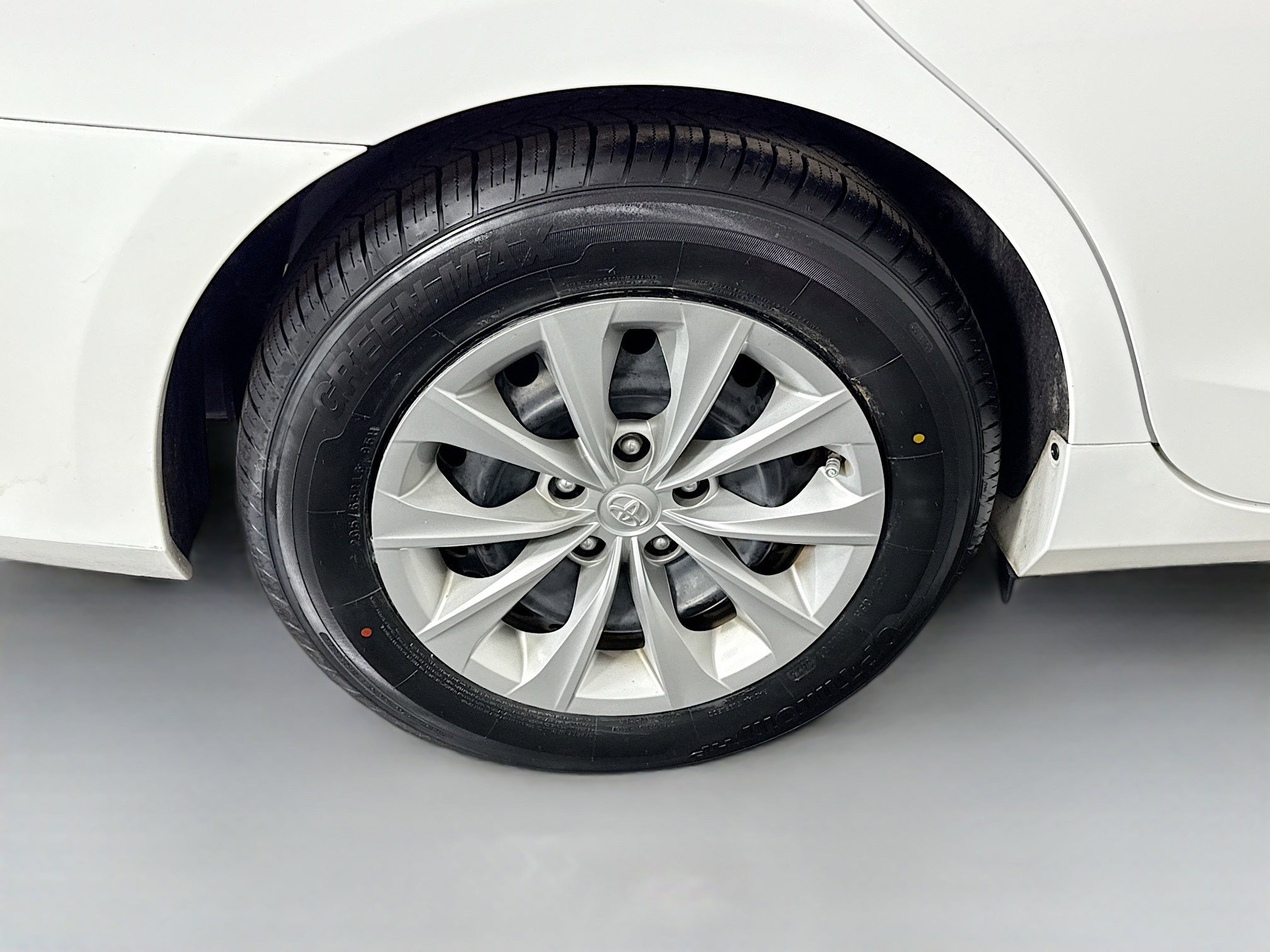 Used 2016 Toyota Camry LE image 32