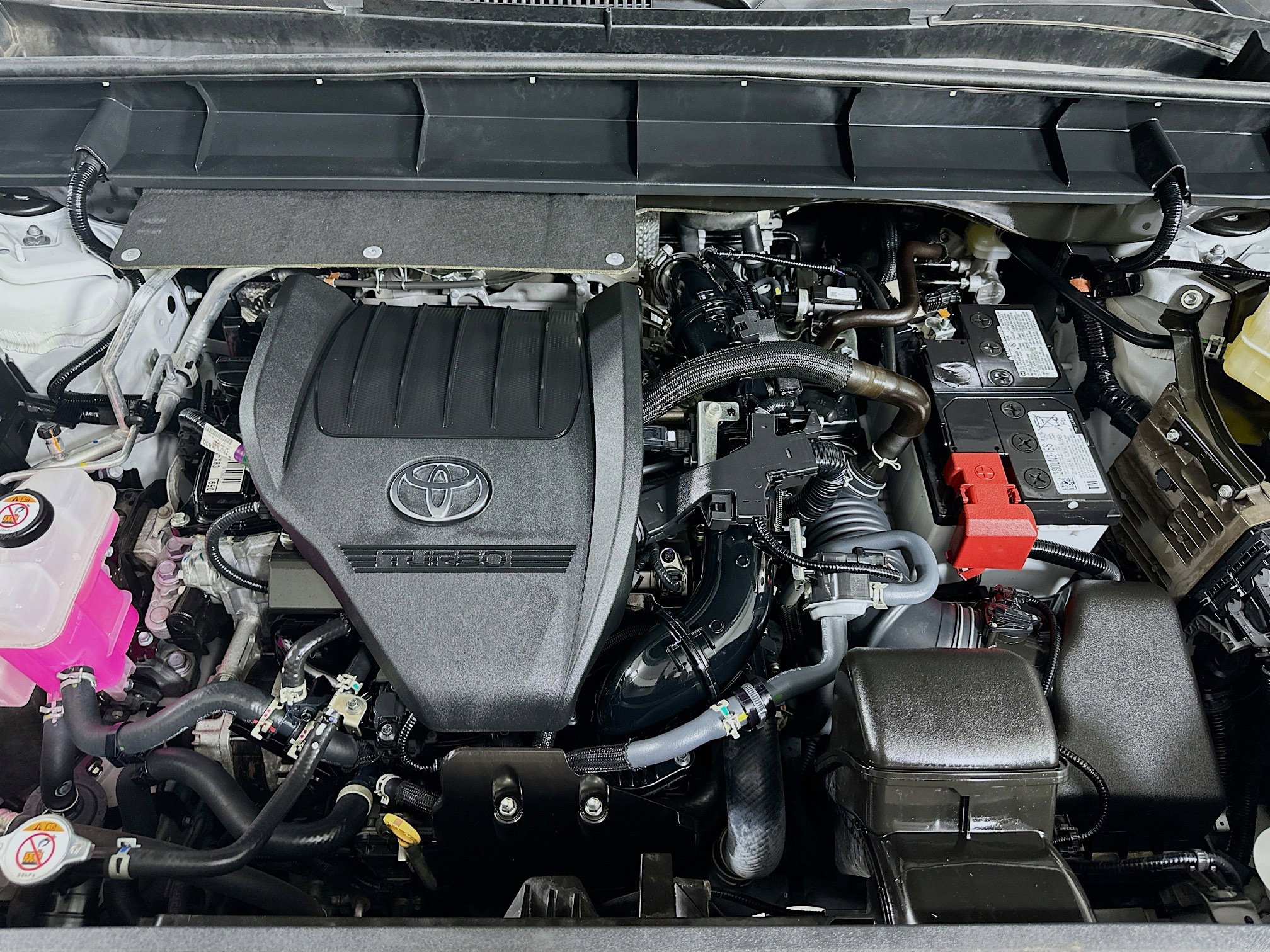 Used 2024 Toyota Highlander LE image 35