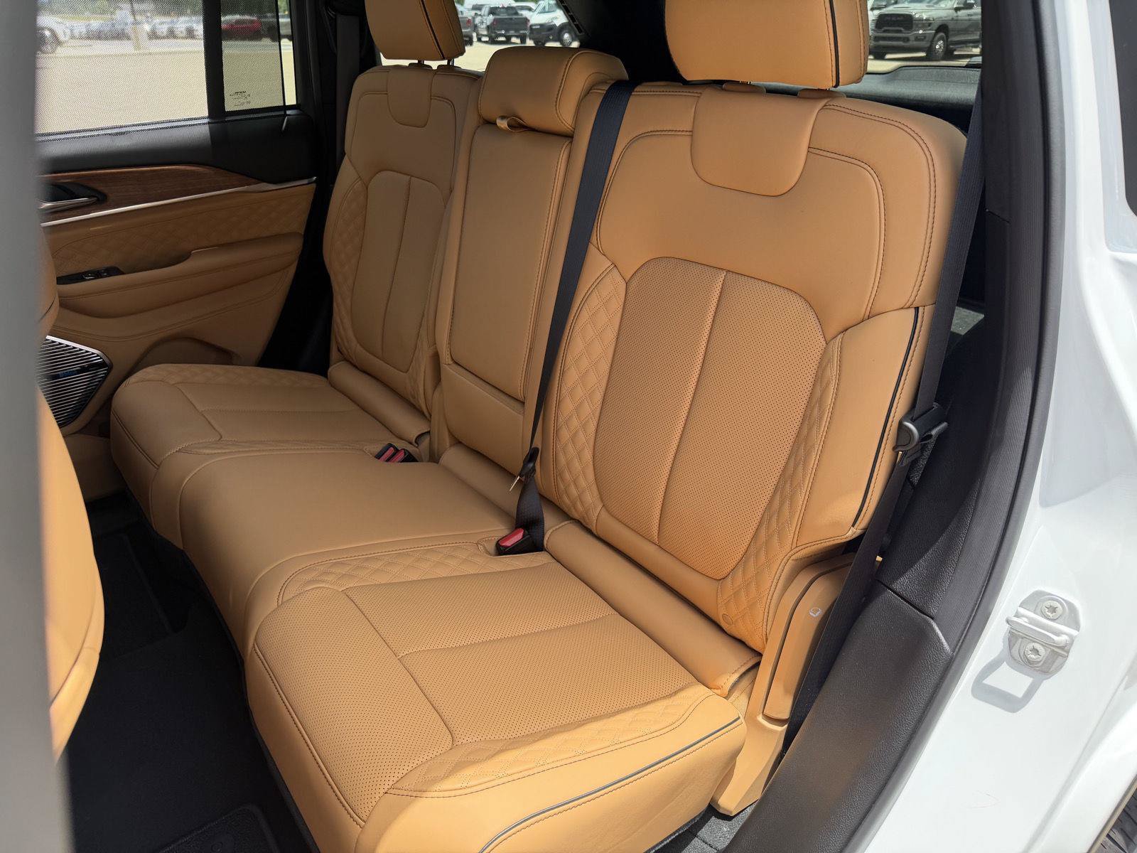 New 2026 Jeep Grand Cherokee Summit AWD/4WD image 18