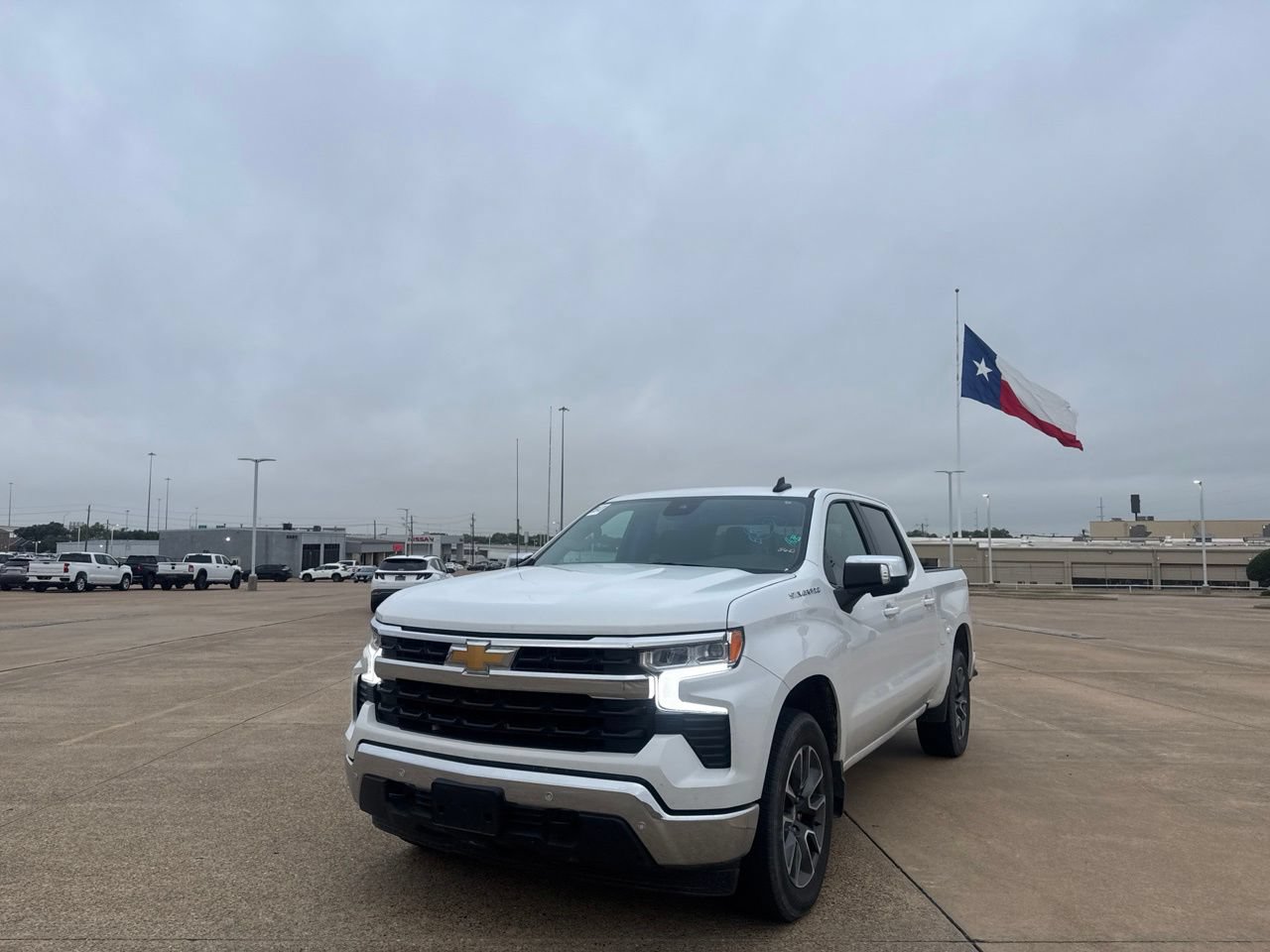 Used 2025 Chevrolet Silverado 1500 LT w/ Safety Package RWD image 8