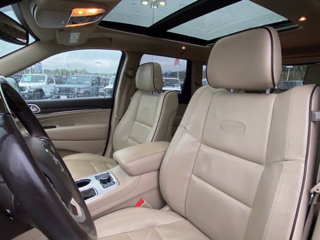 Used 2019 Jeep Grand Cherokee Overland AWD/4WD image 14