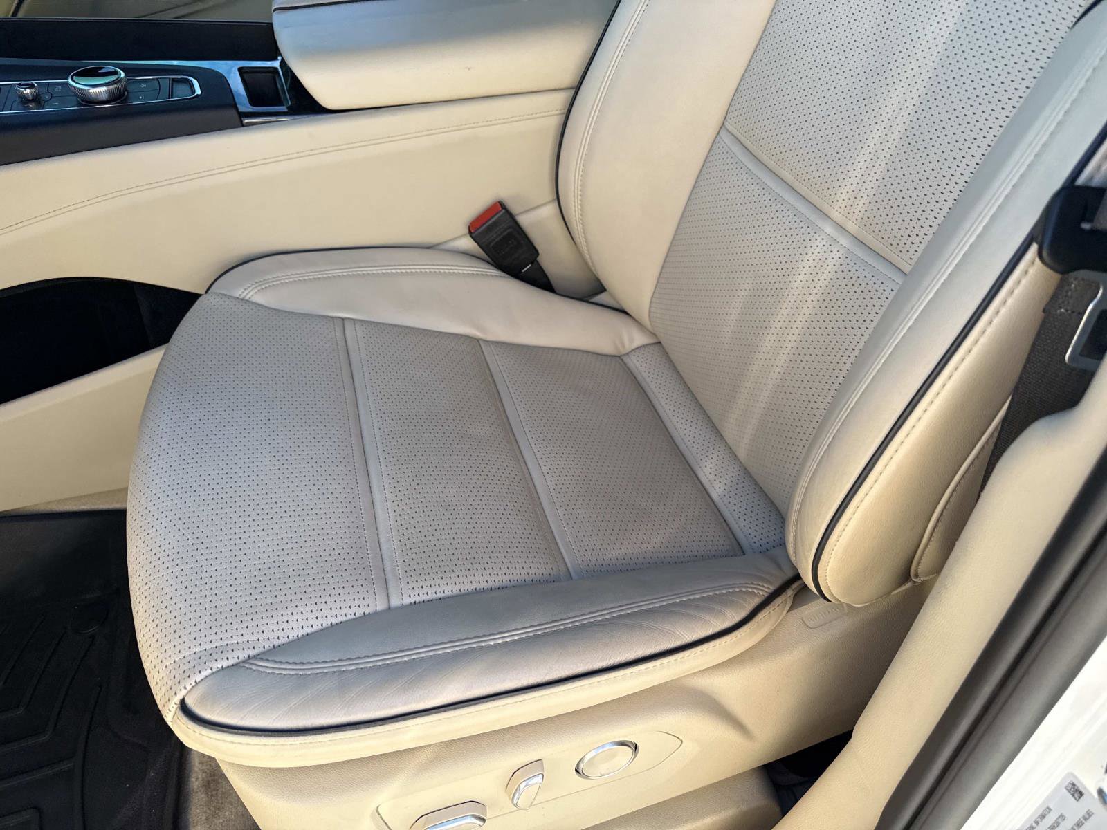 Certified 2024 Cadillac Escalade Premium Luxury image 21