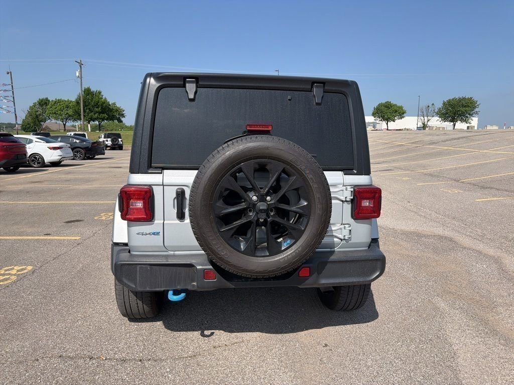 Used 2023 Jeep Wrangler Unlimited Sahara w/ Cold Weather Group AWD/4WD image 6
