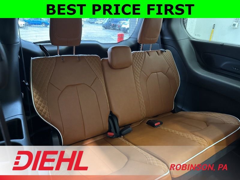 New 2026 Chrysler Pacifica Pinnacle image 13
