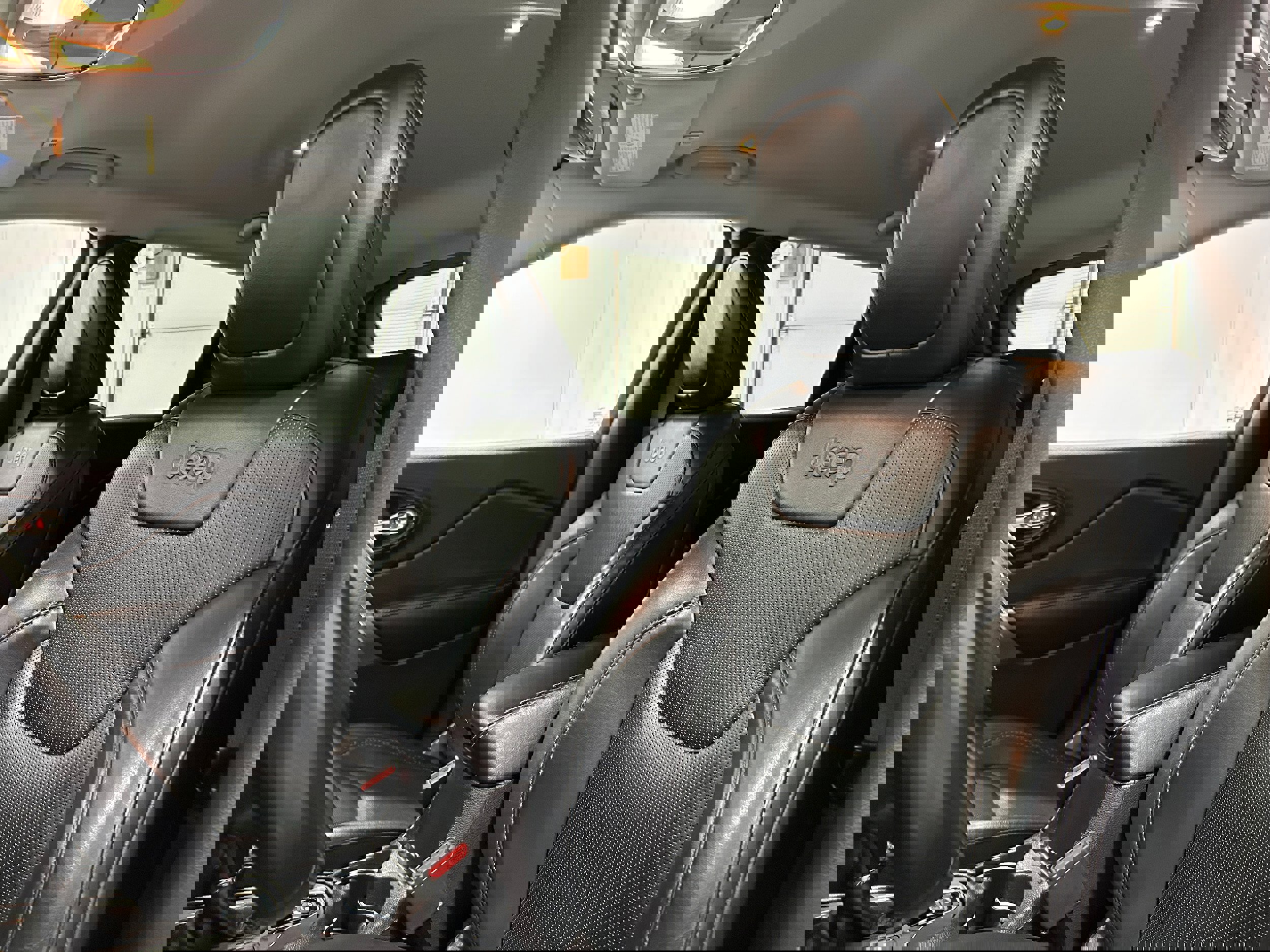 Used 2019 Jeep Cherokee Limited image 25