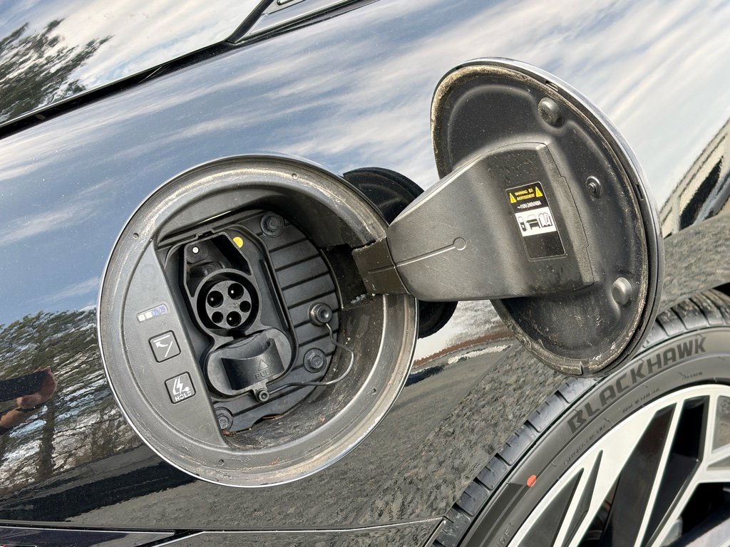 Used 2023 Hyundai Ioniq 6 Limited image 5