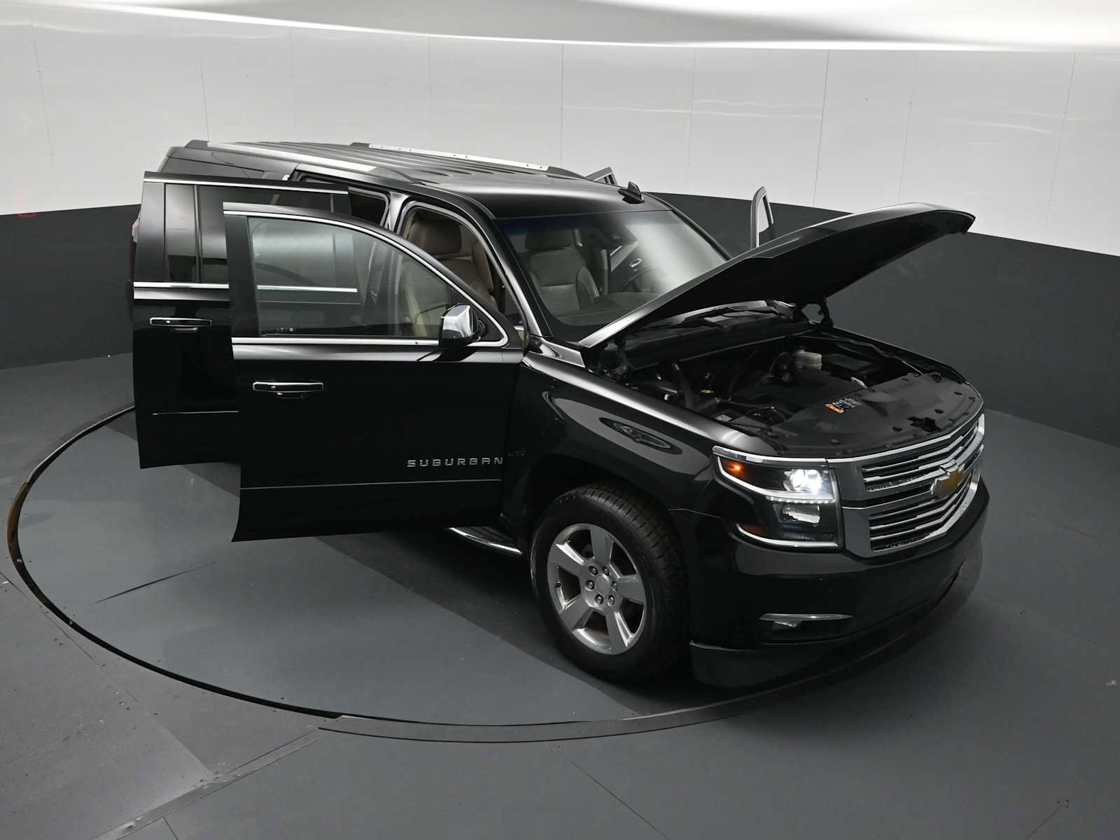 Used 2019 Chevrolet Suburban Premier AWD/4WD image 26