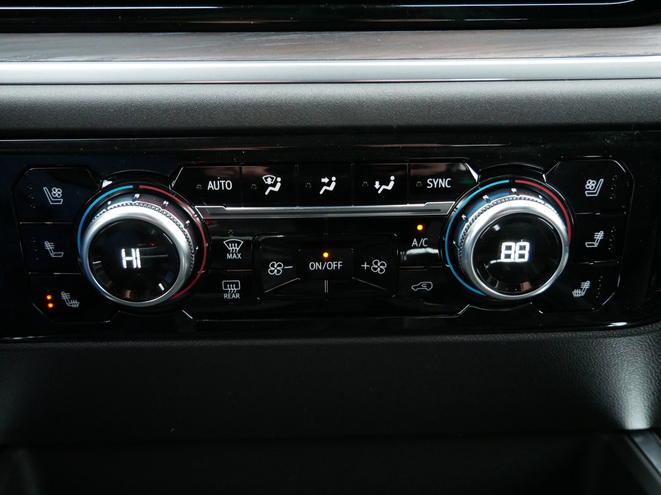 New 2026 GMC Sierra 1500 SLT image 8