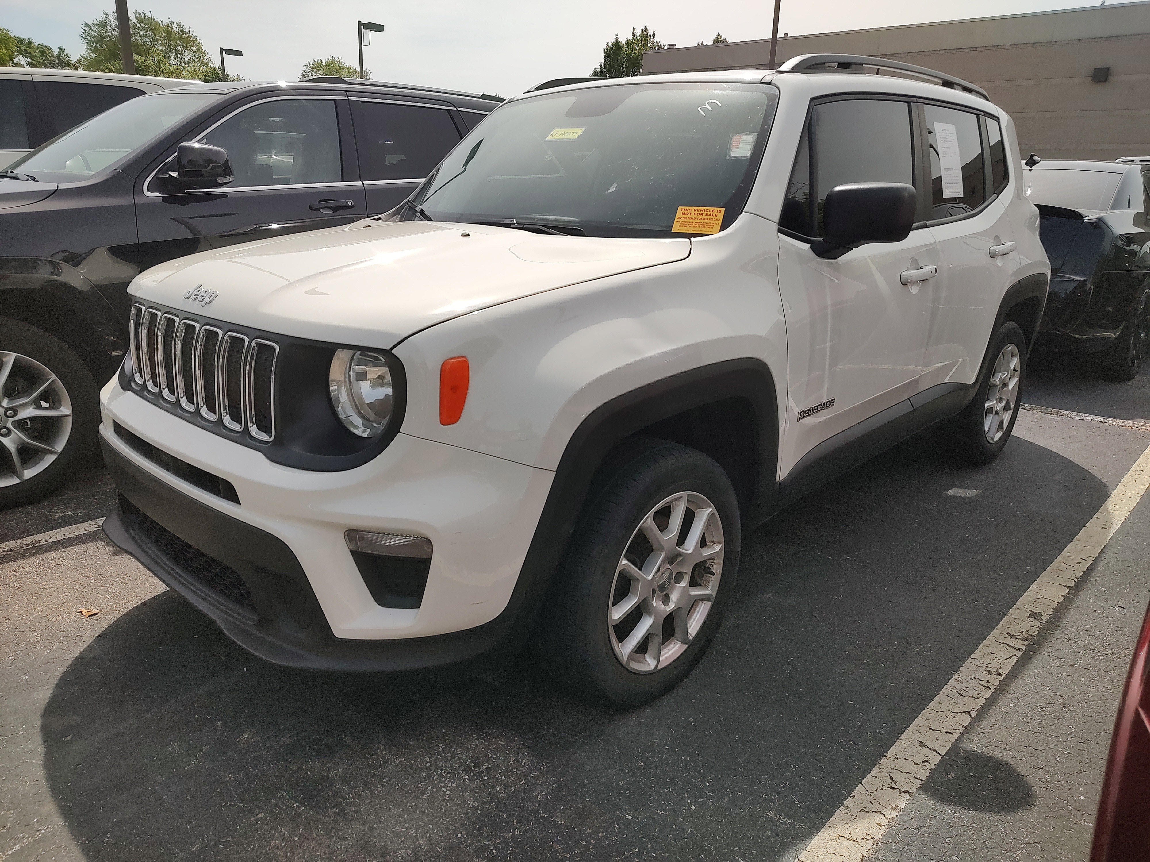Used 2019 Jeep Renegade Sport w/ Sport Appearance Group AWD/4WD image 2