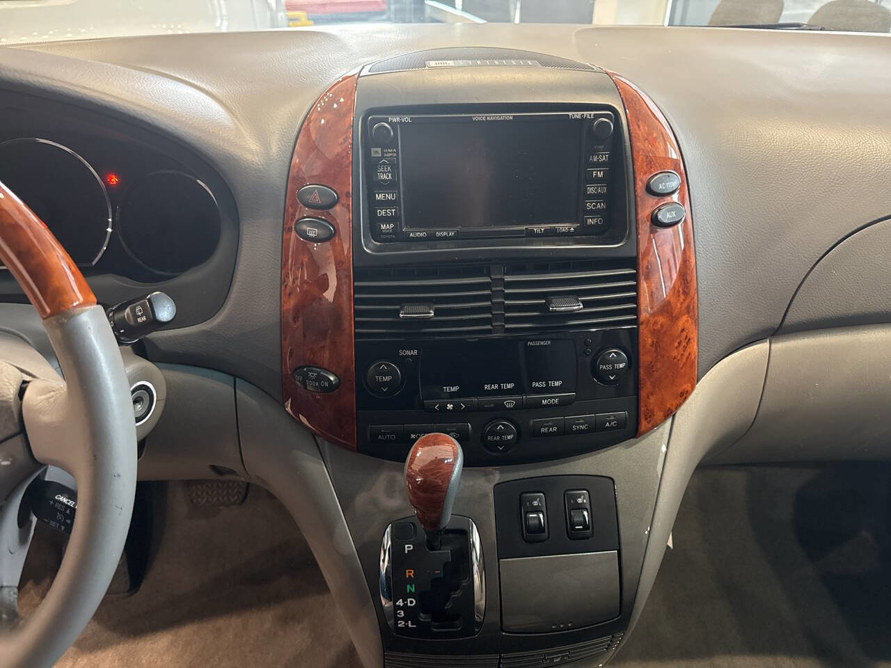 Used 2009 Toyota Sienna XLE Limited image 22