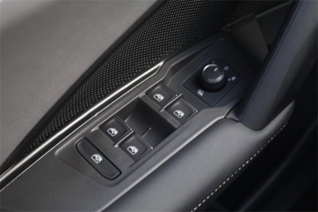 New 2025 Volkswagen Tiguan SE image 18