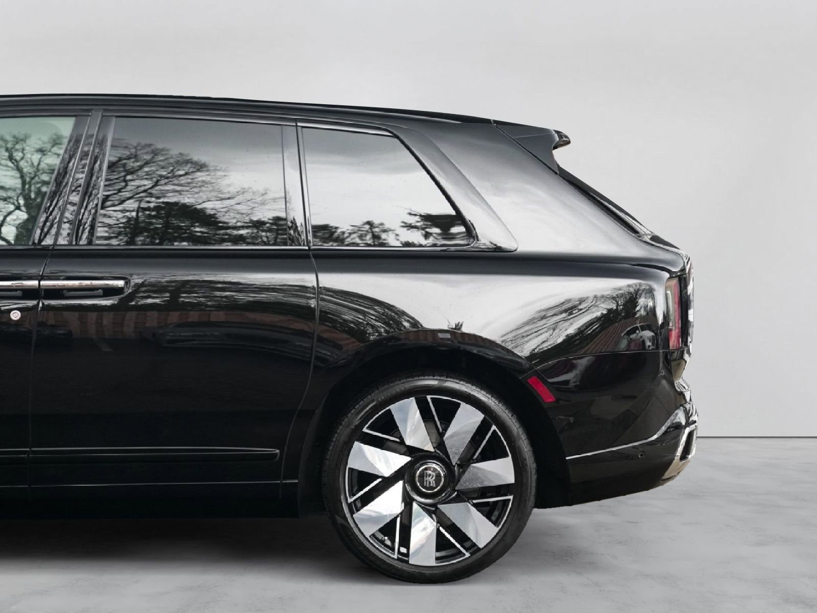Certified 2025 Rolls-Royce Cullinan AWD/4WD image 57