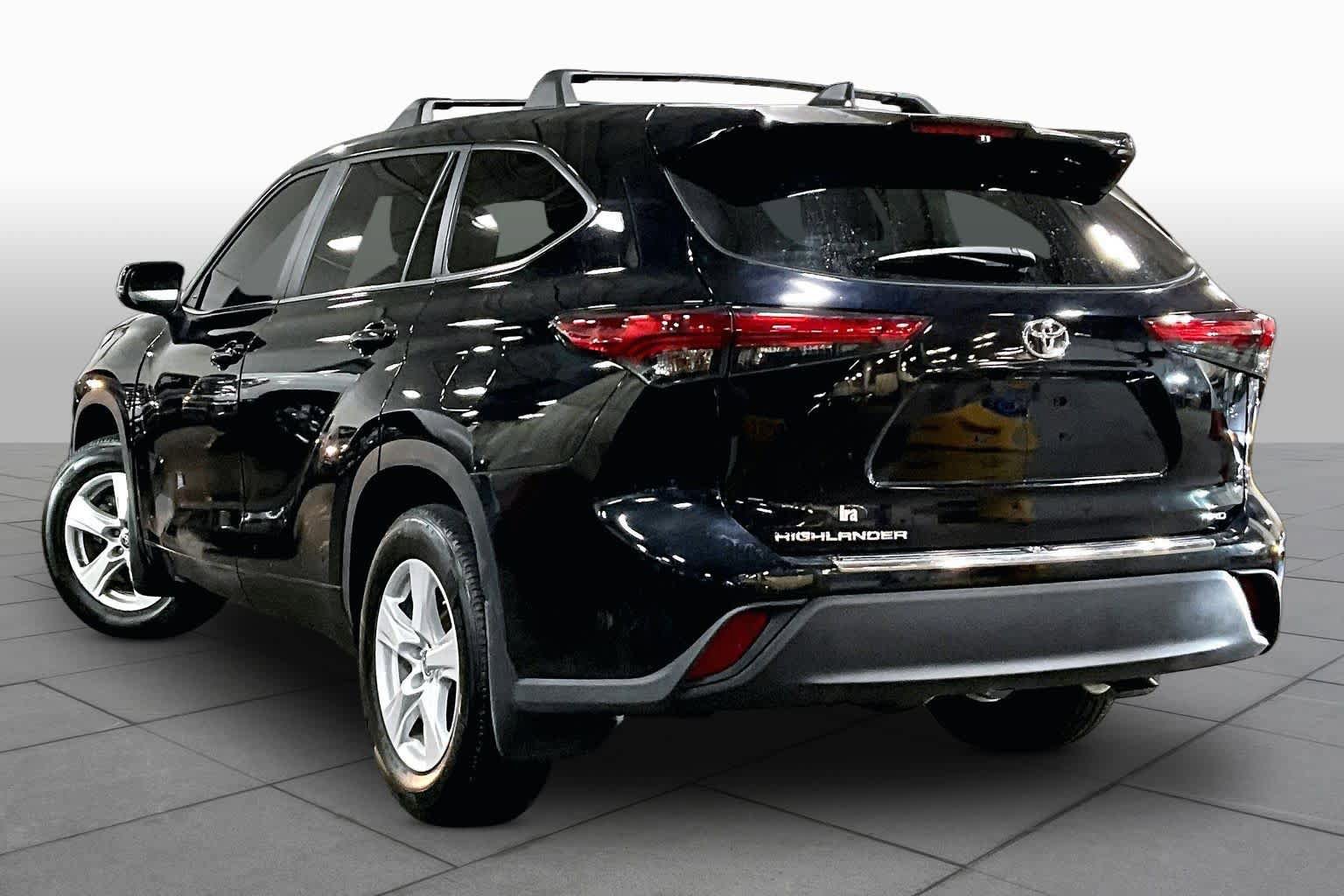 Used 2023 Toyota Highlander L AWD/4WD image 12