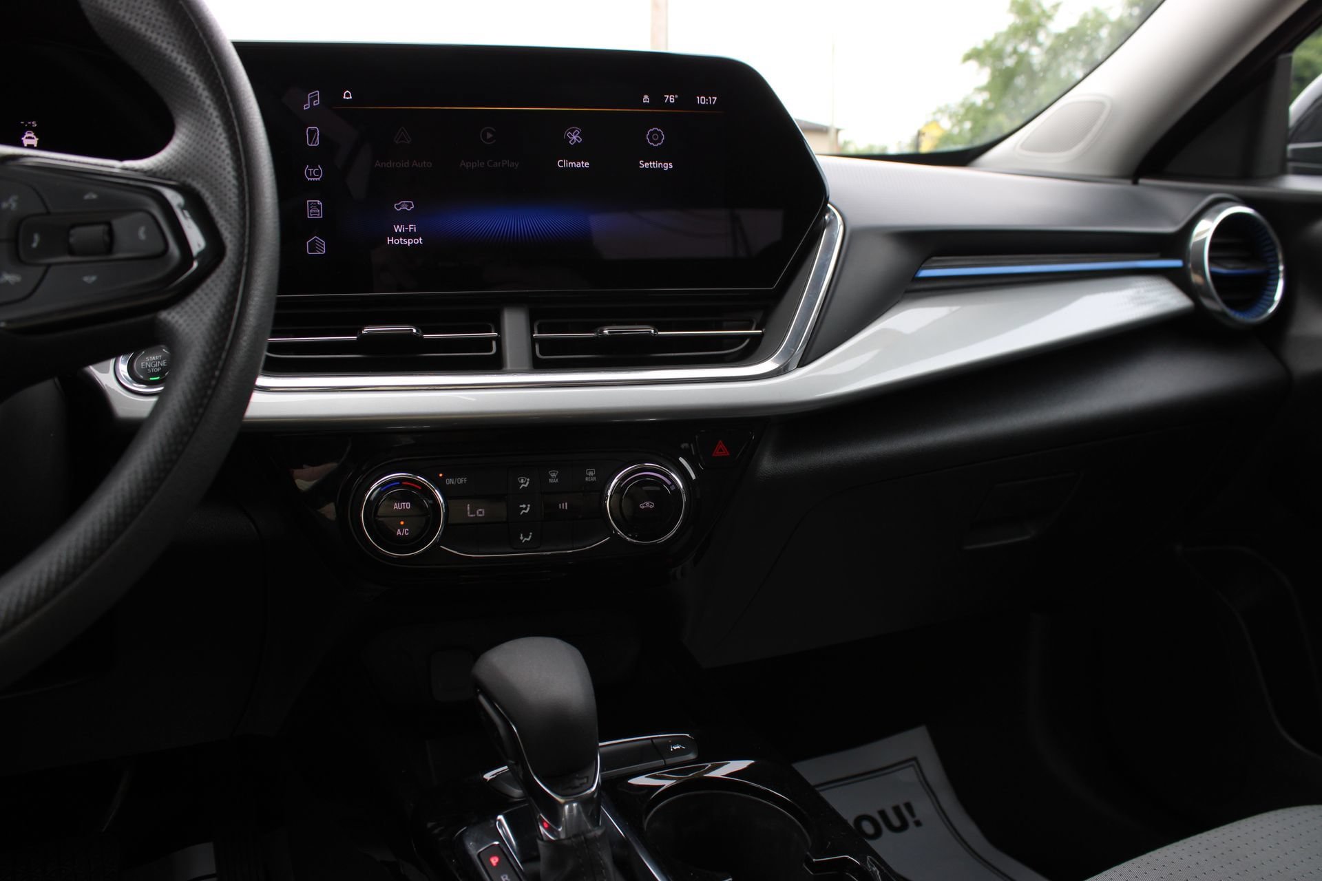Used 2025 Chevrolet Trax LT FWD image 36
