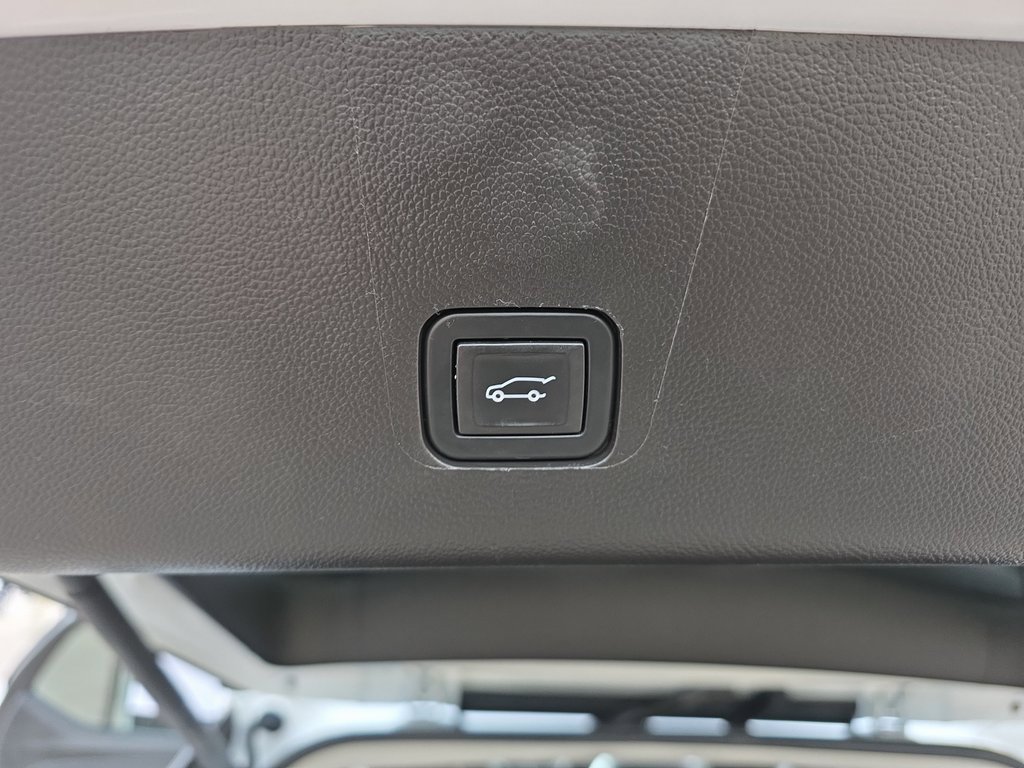 Used 2021 Chevrolet Traverse Premier w/ Redline Edition image 14