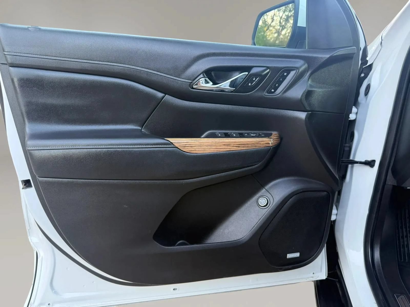 Used 2019 GMC Acadia Denali w/ Technology Package FWD image 26