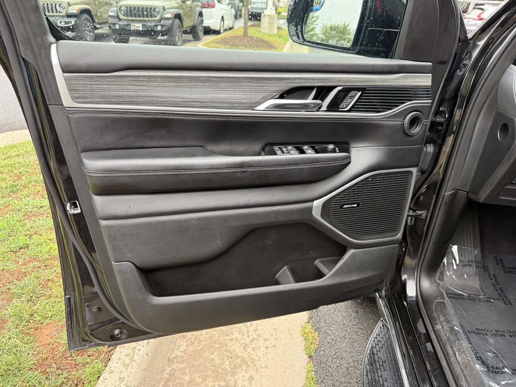 Certified 2024 Jeep Wagoneer Series II w/ Flexible Seating Group AWD/4WD image 31