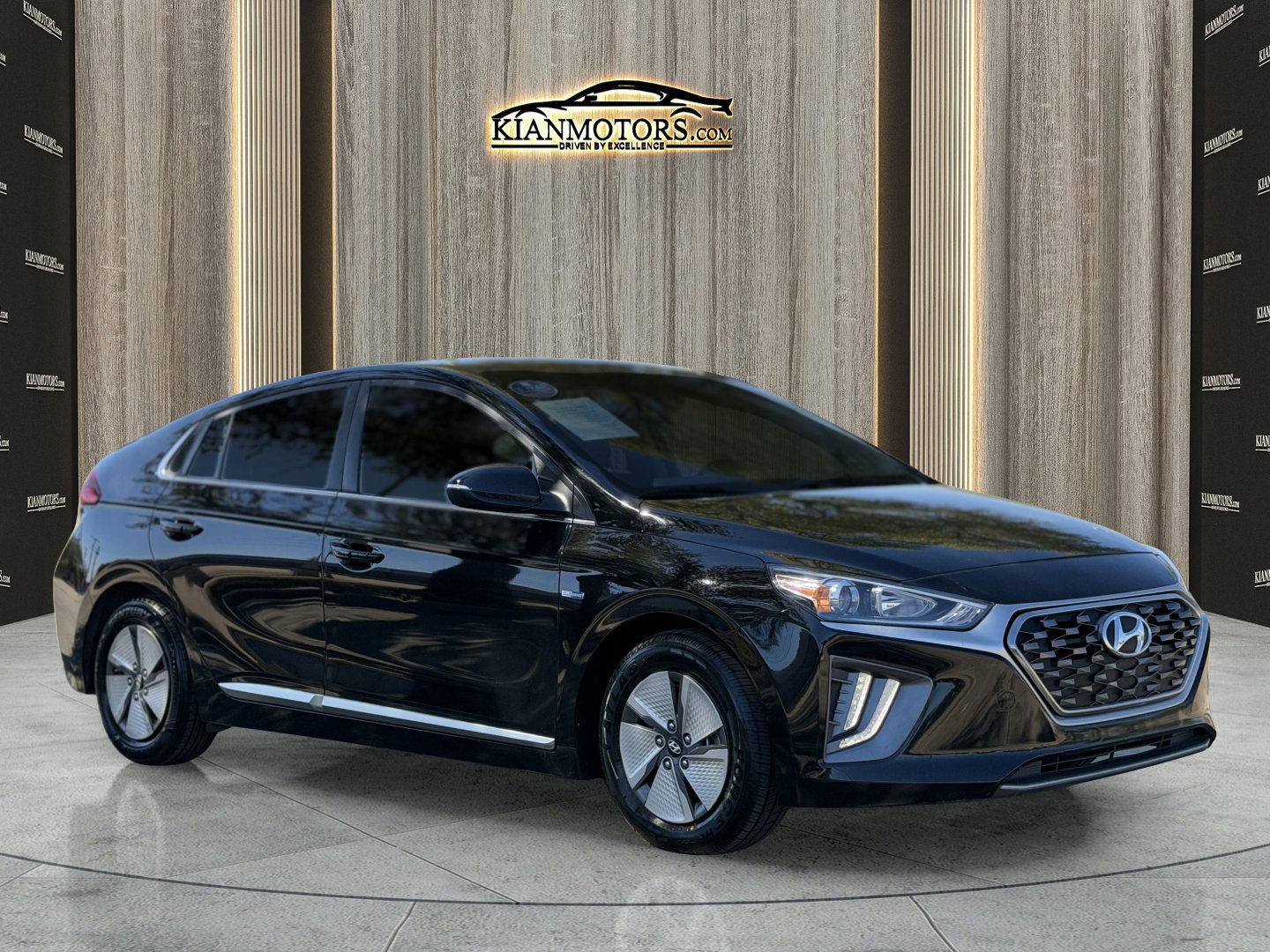 Used 2020 Hyundai Ioniq SE FWD image 1