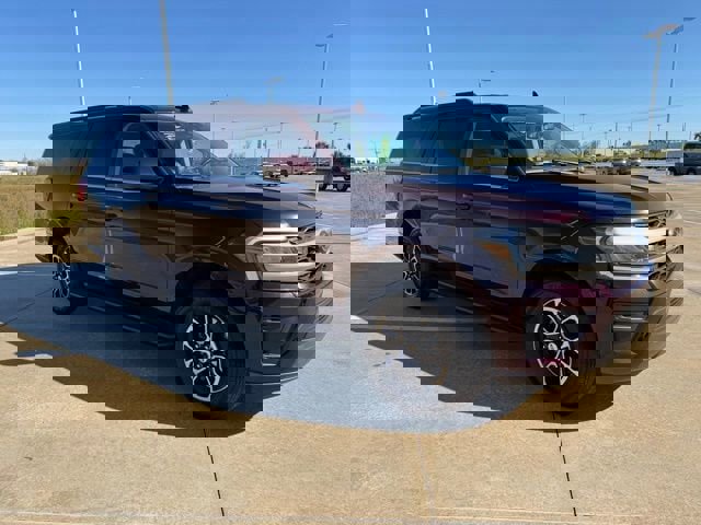 Used 2024 Ford Expedition Max XLT image 7