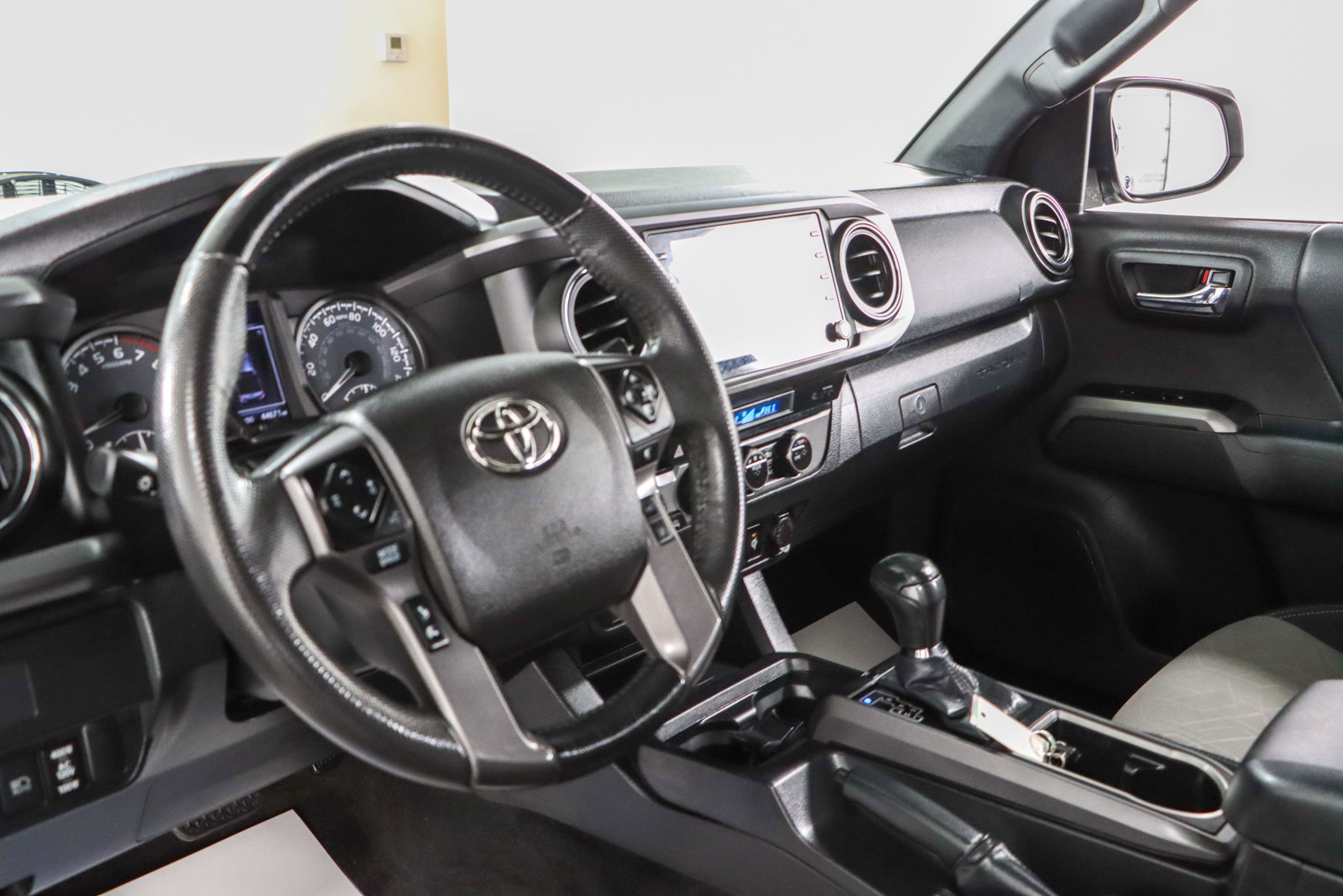 Used 2023 Toyota Tacoma TRD Off-Road AWD/4WD image 24