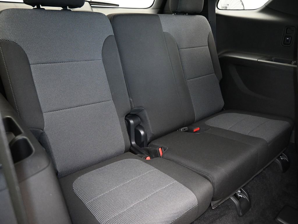 Used 2023 Chevrolet Traverse LT image 40