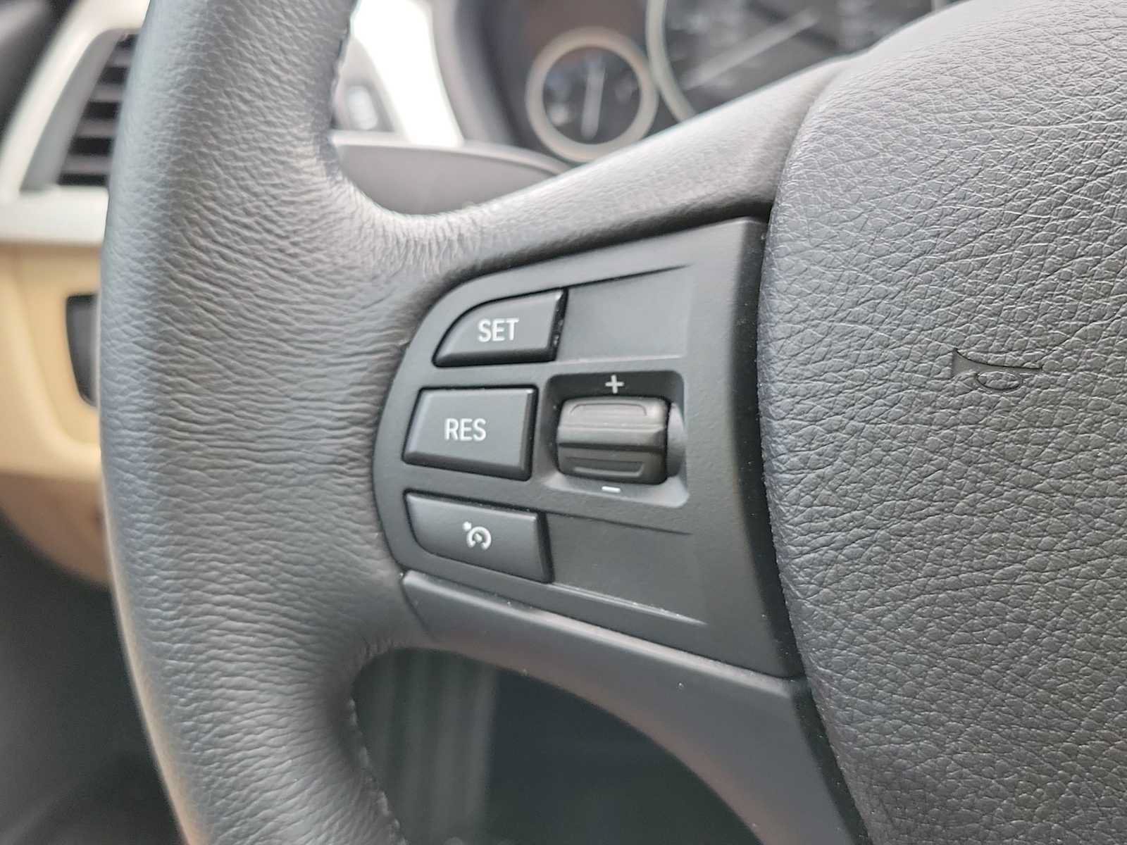 Used 2018 BMW 320i Sedan RWD image 21