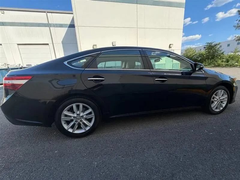 Used 2013 Toyota Avalon XLE Touring FWD image 22