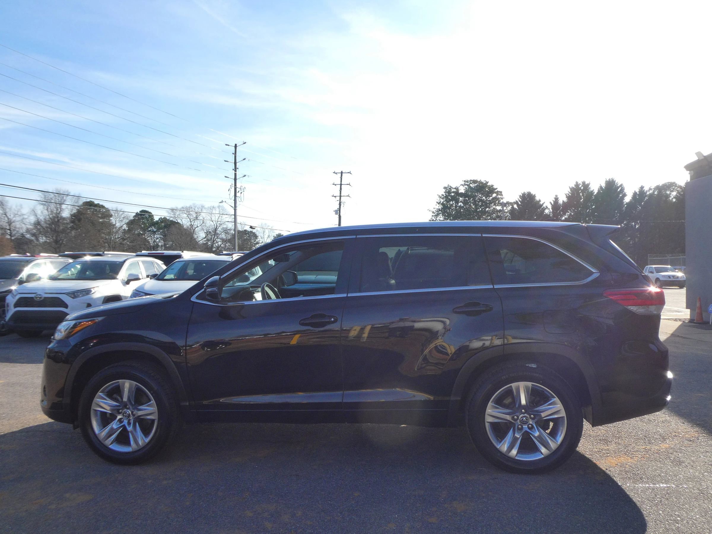 Used 2019 Toyota Highlander Limited image 9