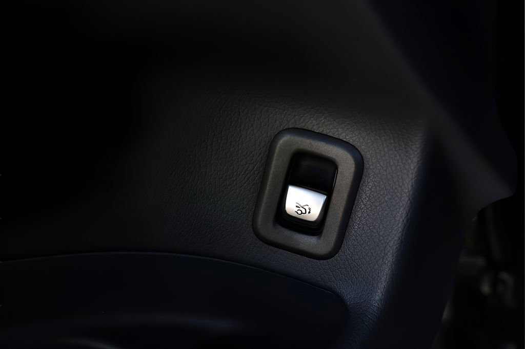 Used 2022 Mercedes-Benz GLC 300 4MATIC Coupe image 39