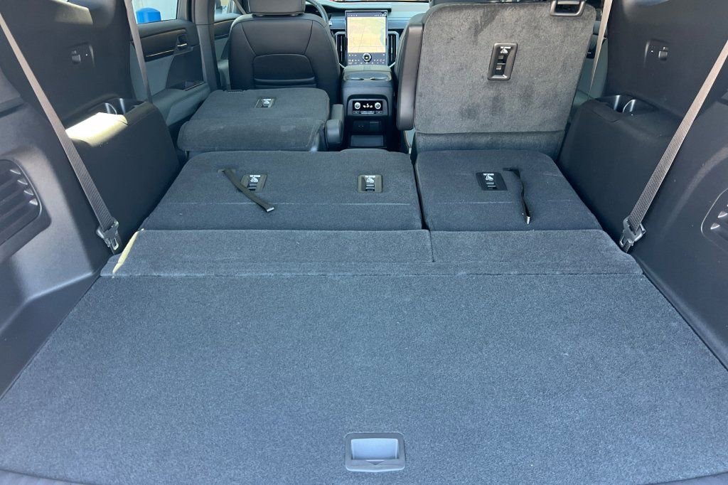 New 2026 GMC Acadia AT4 w/ Luxury Package AWD/4WD image 13