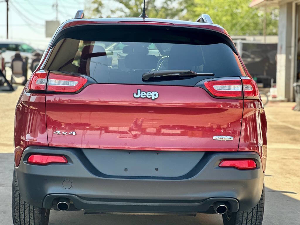 Used 2014 Jeep Cherokee Latitude AWD/4WD image 4