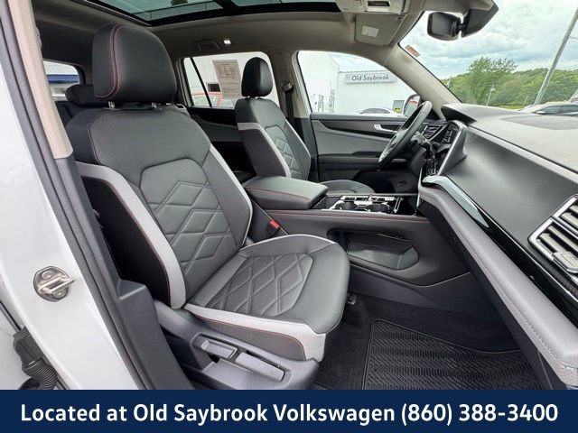 Certified 2025 Volkswagen Atlas Peak Edition SE AWD/4WD image 30