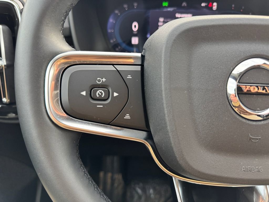 Certified 2025 Volvo XC40 B5 Plus image 13