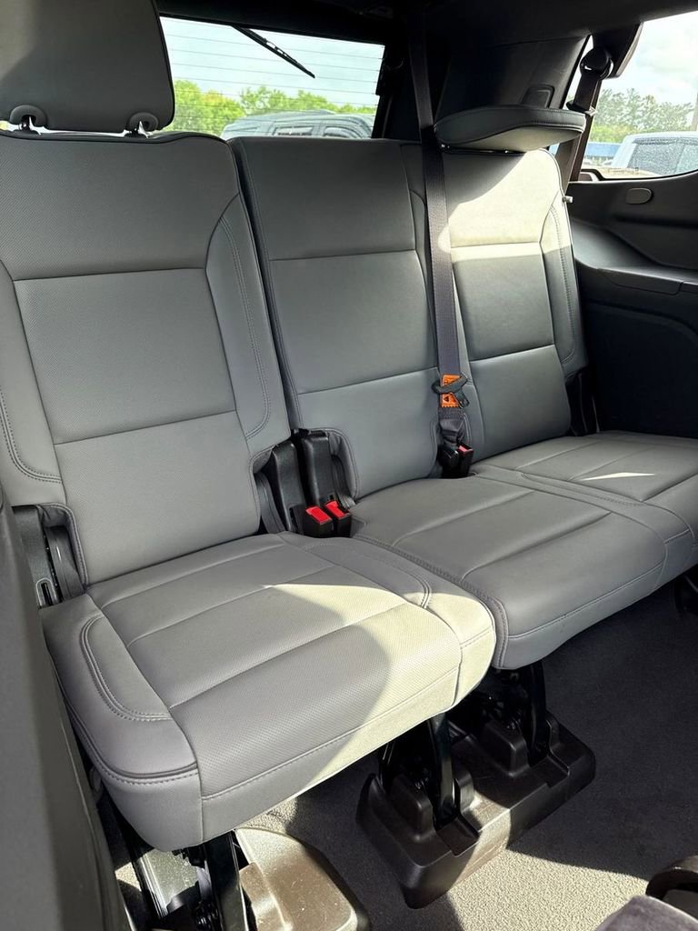 Used 2023 GMC Yukon SLT AWD/4WD image 12
