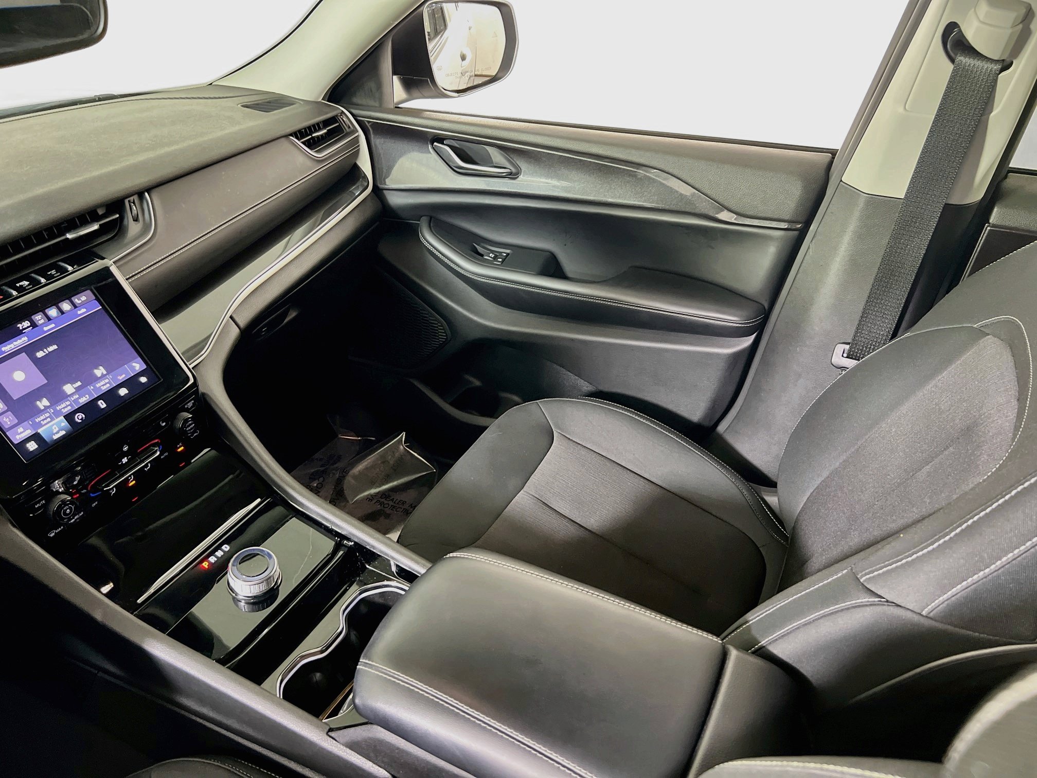 Used 2023 Jeep Grand Cherokee Laredo w/ Luxury Tech Group I AWD/4WD image 22