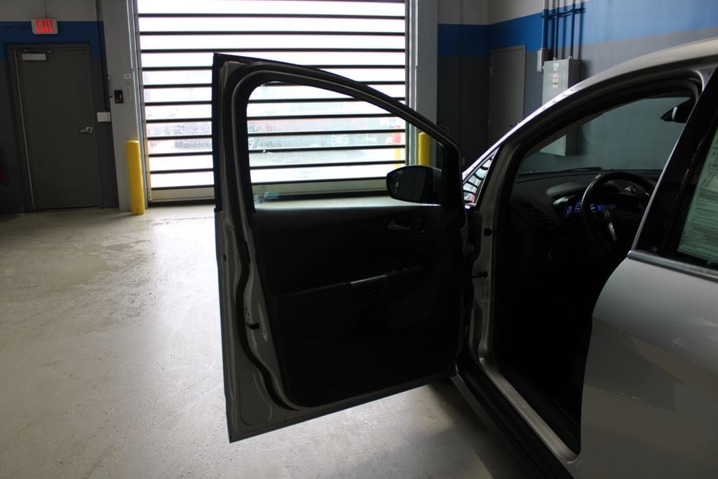 Used 2016 Ford C-MAX Energi SEL w/ Equipment Group 302A FWD image 7