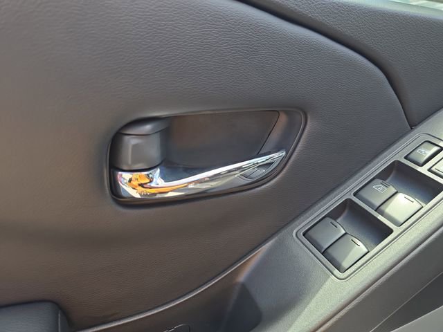 Certified 2025 Nissan Frontier SV w/ SV Convenience Package image 17