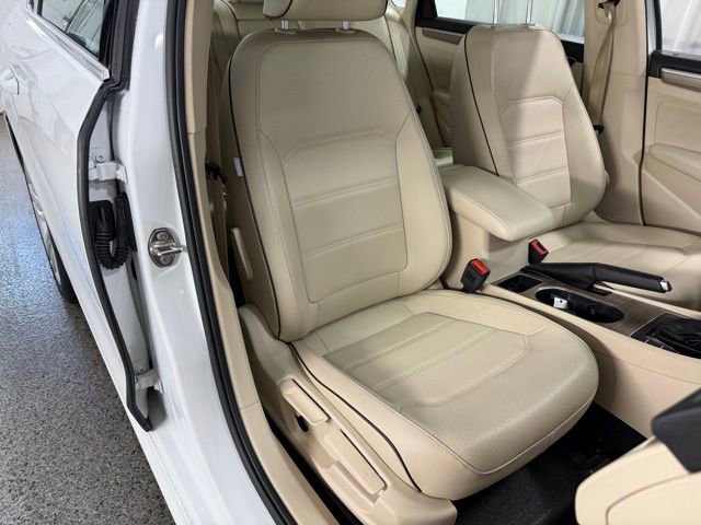 Used 2018 Volkswagen Passat 2.0T SE FWD image 23