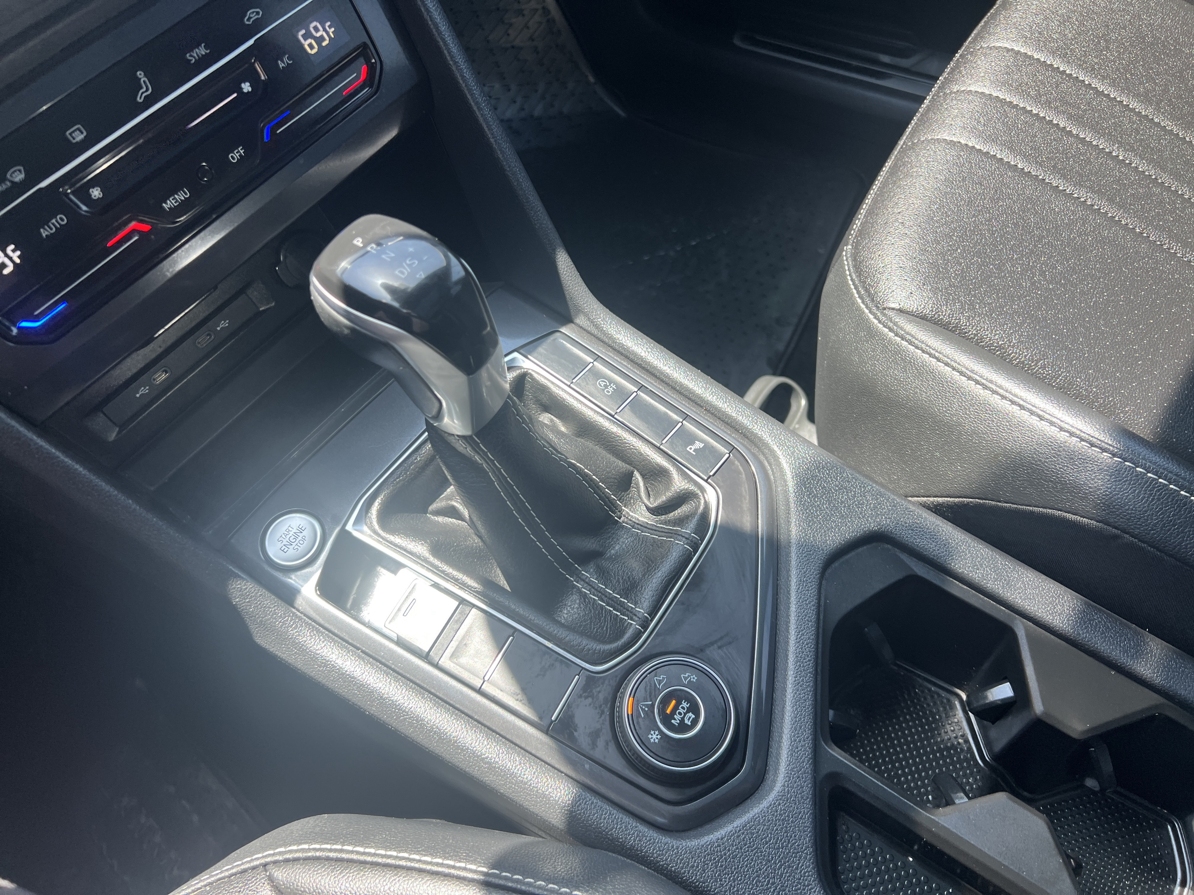 Certified 2024 Volkswagen Tiguan SE R-Line AWD/4WD image 22