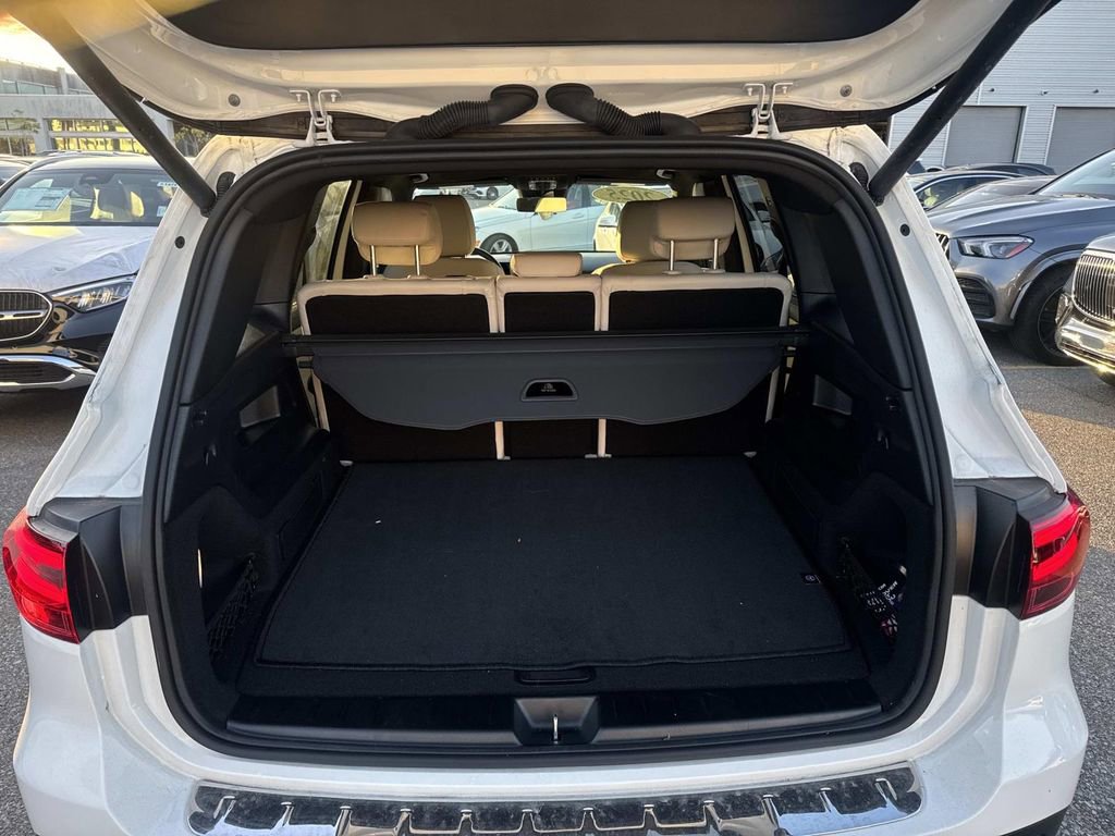 Used 2025 Mercedes-Benz GLB 250 image 8