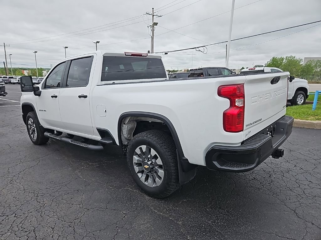 Used 2025 Chevrolet Silverado 2500 Custom w/ Custom Value Package AWD/4WD image 11