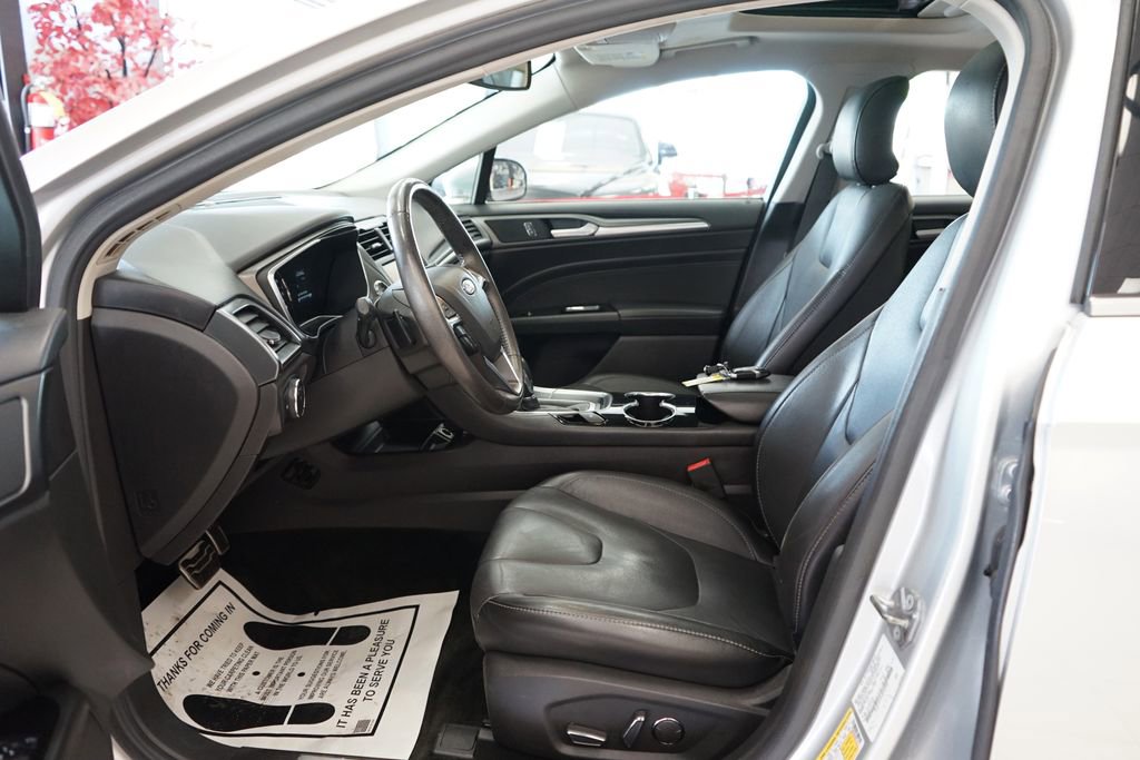 Used 2016 Ford Fusion Titanium FWD image 26